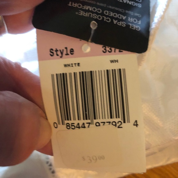 NWT Bali Spa Closure Wirefree Bra in Size 42D - Picture 6 of 6